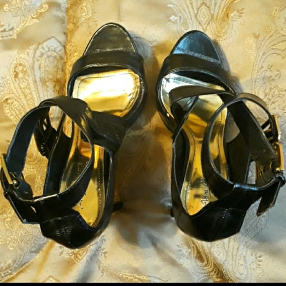 Anne Michelle Black Stilettos w Gold Side Buckle 8 1/2 - Picture 4 of 7